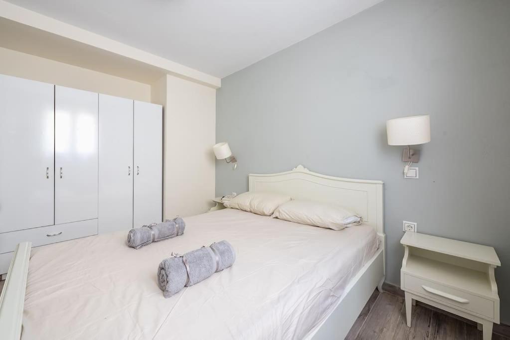 Apartment με πισίνα στην αρτέμιδα