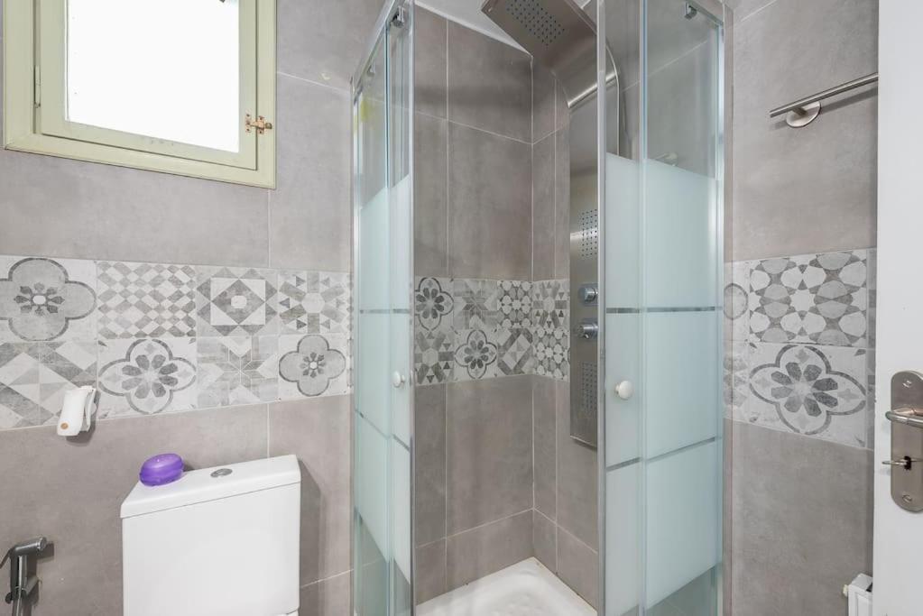 Apartment με πισίνα στην αρτέμιδα