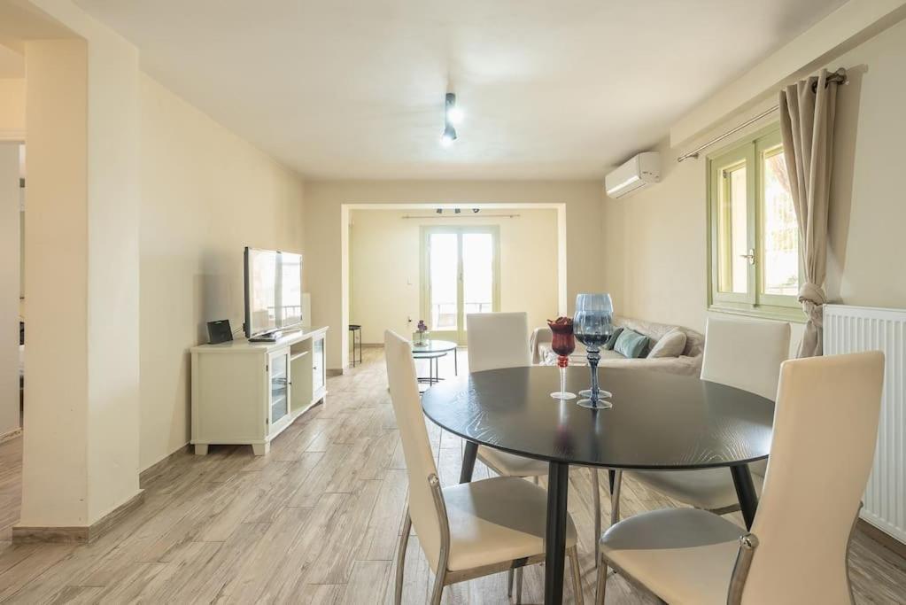 με πισίνα στην αρτέμιδα Apartment